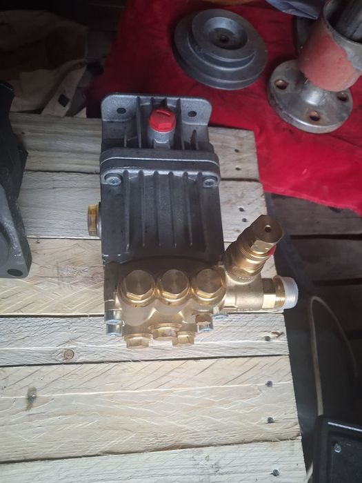 Pompe hidraulice de tractor