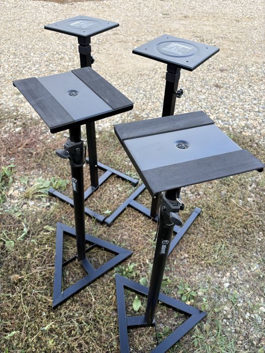 Stativ difuzor Adam Hall SKDB 039 si Omnitronic MO-1