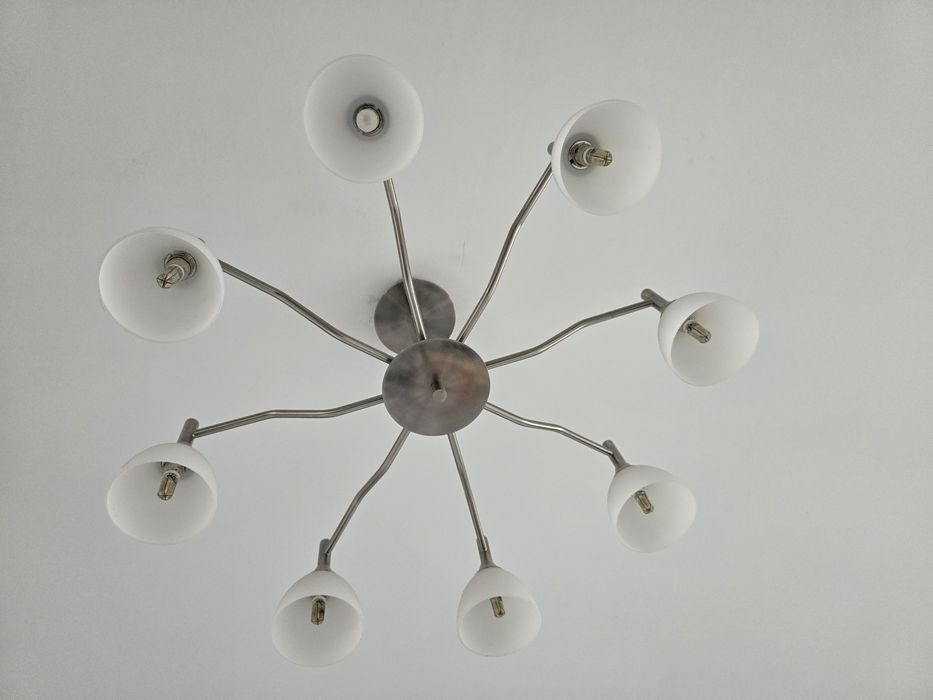 Продам люстру 8ми рожковую в идеальном состоянии