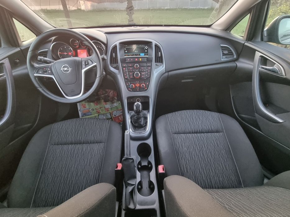 Opel astra j sedan 1.7 diesel 110 cp navigatie mare