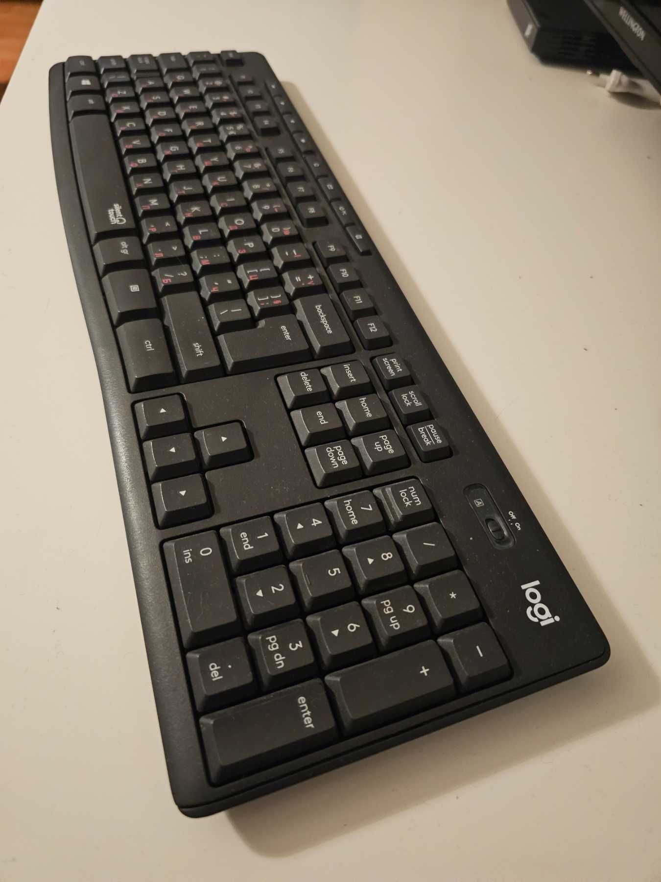 Комплект безжична клавиатура с мишка Logitech MK295 (тихи)
