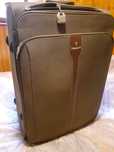 Продавам  голям  кафяв куфар. 72см. на 30см.