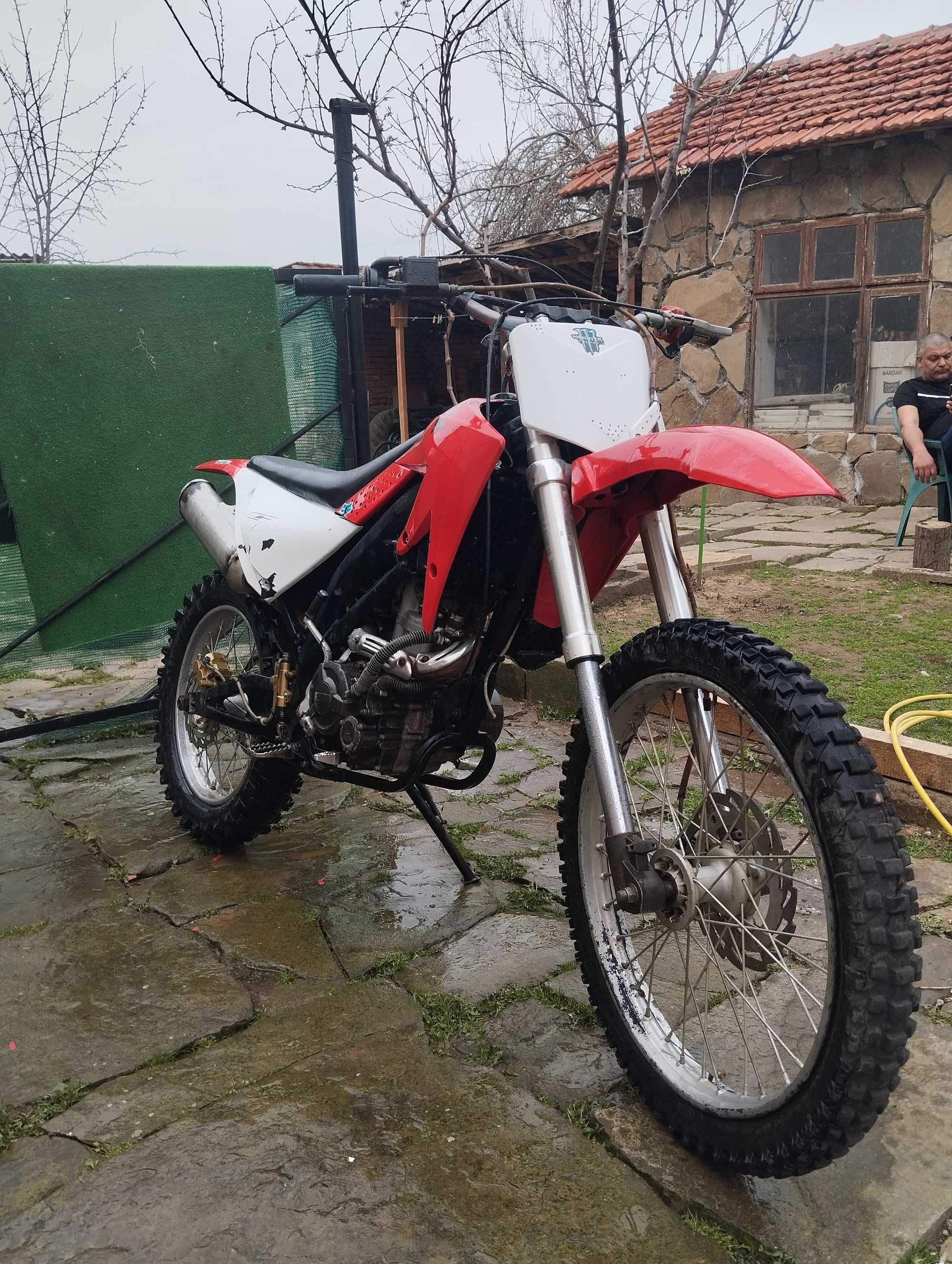 Продавам honda 250