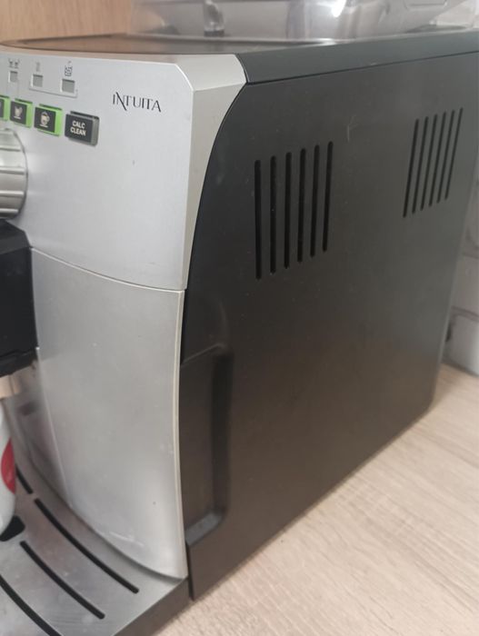 Кафе машина-Saeco Intuita HD 8750