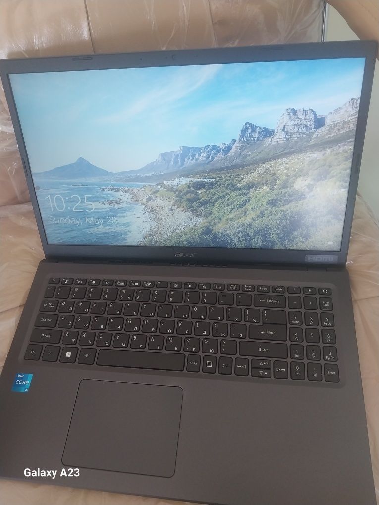 Noutbook Acer 8ga 512 + 1Terabayt + kompelekt