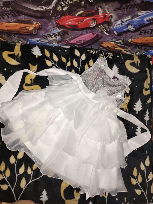 Платье нарядное на девочку 4-6 лет