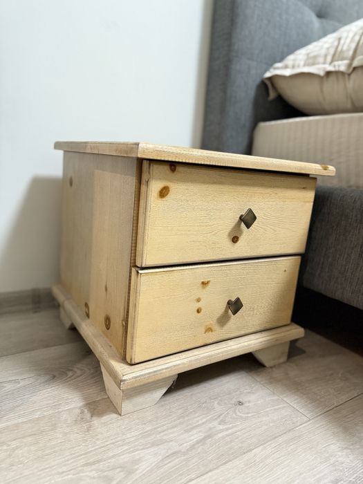 Сет от дърво - нощни шкафчета, тоалетка и стол