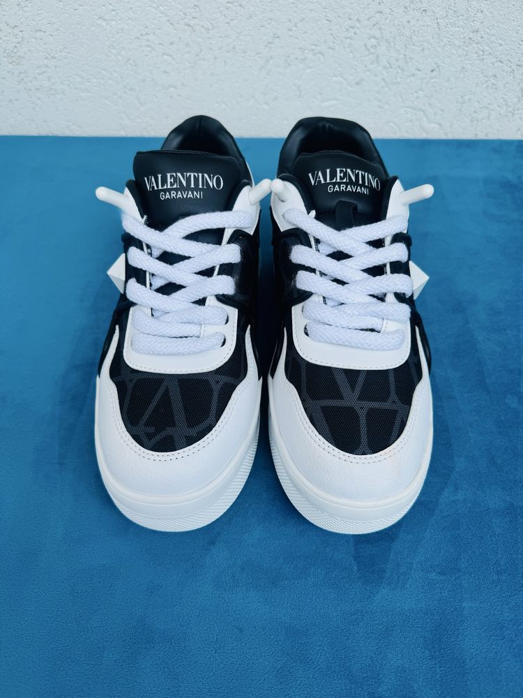 Valentino Garavani One Stud Premium Unisex