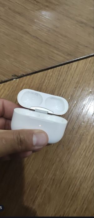 Продам оригинал кейс от Airpods 2