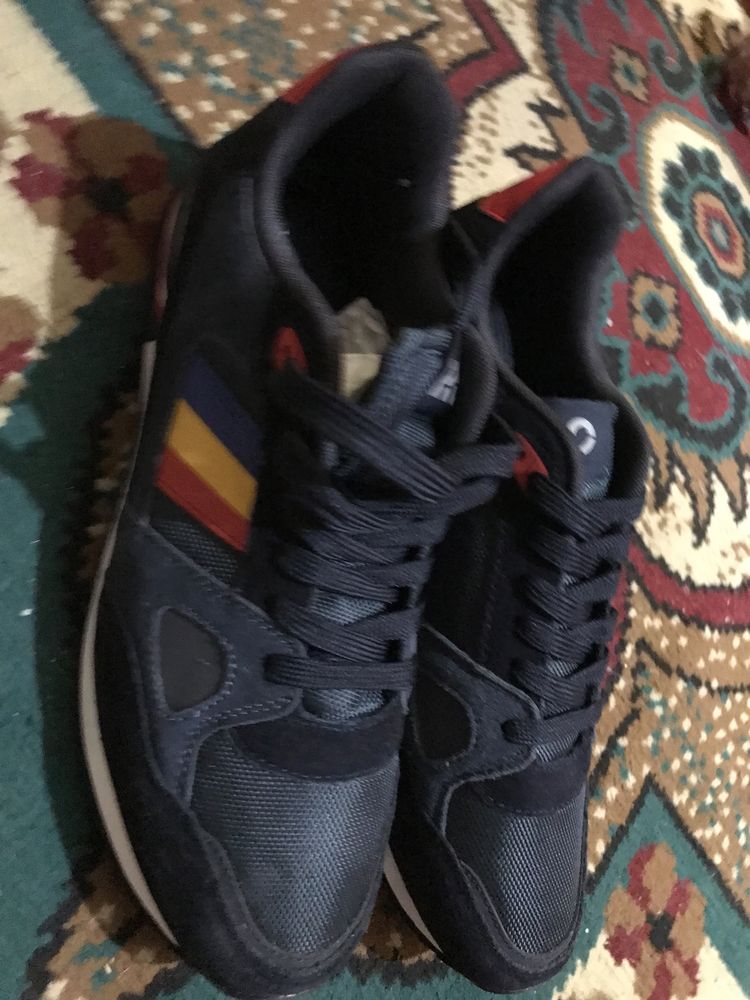 Adidași sport România.