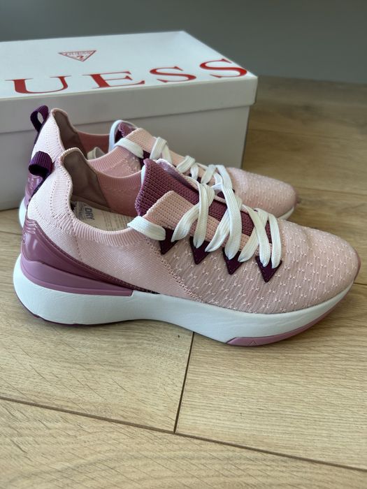 Розови маратонки Guess