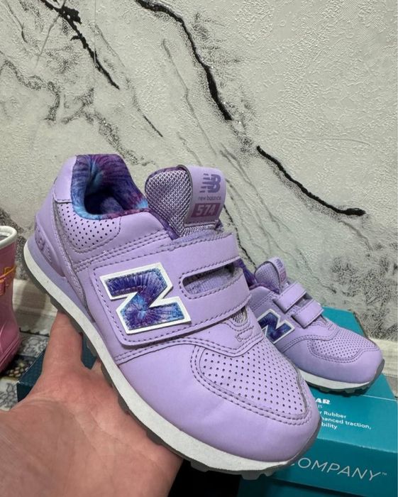 Обувь на девьчку кроссовки