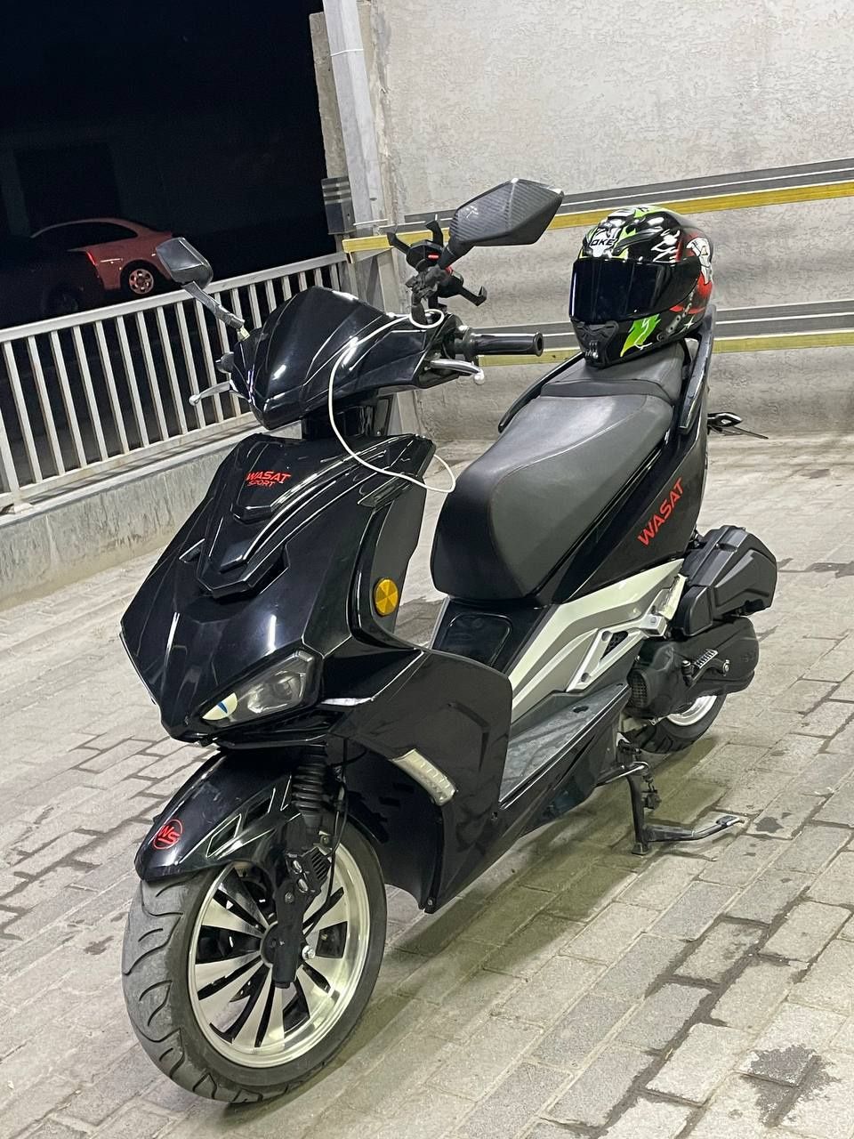Skuter 150 kub Wasat Italia R2 srochno sotiladi