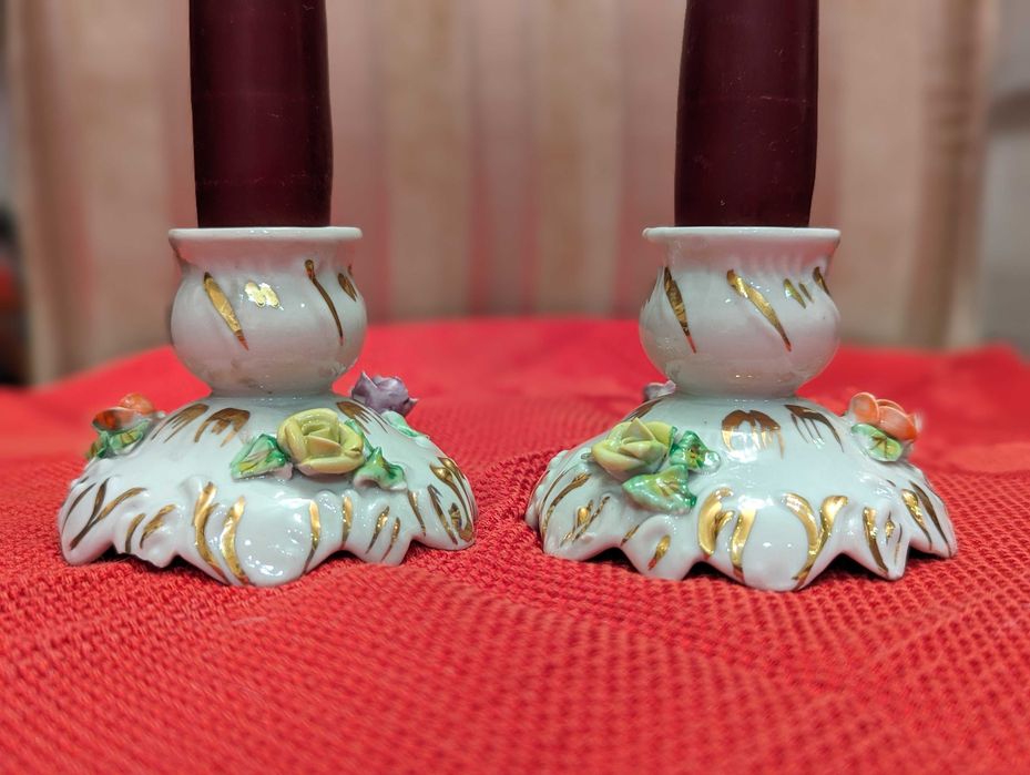 2 sfesnice superbe din portelan alb, ZAJEKAR