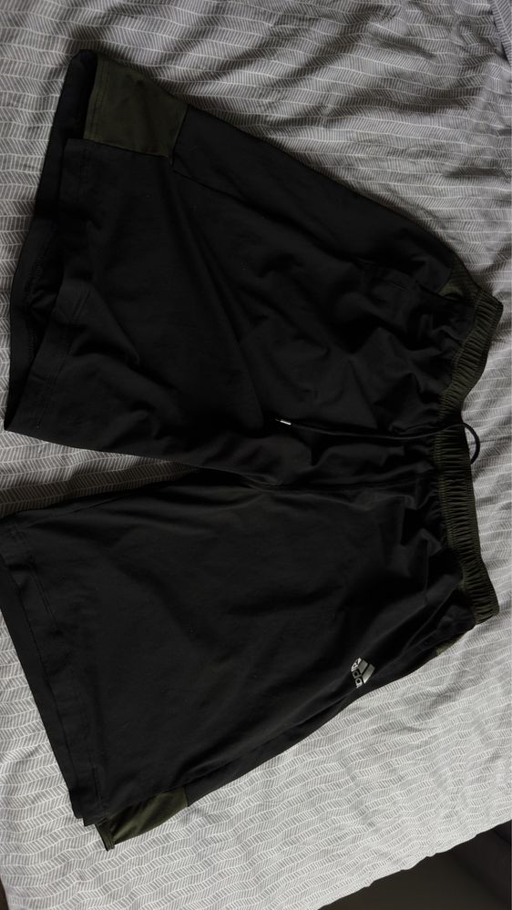 Adidas къси мъжки гащи L размер