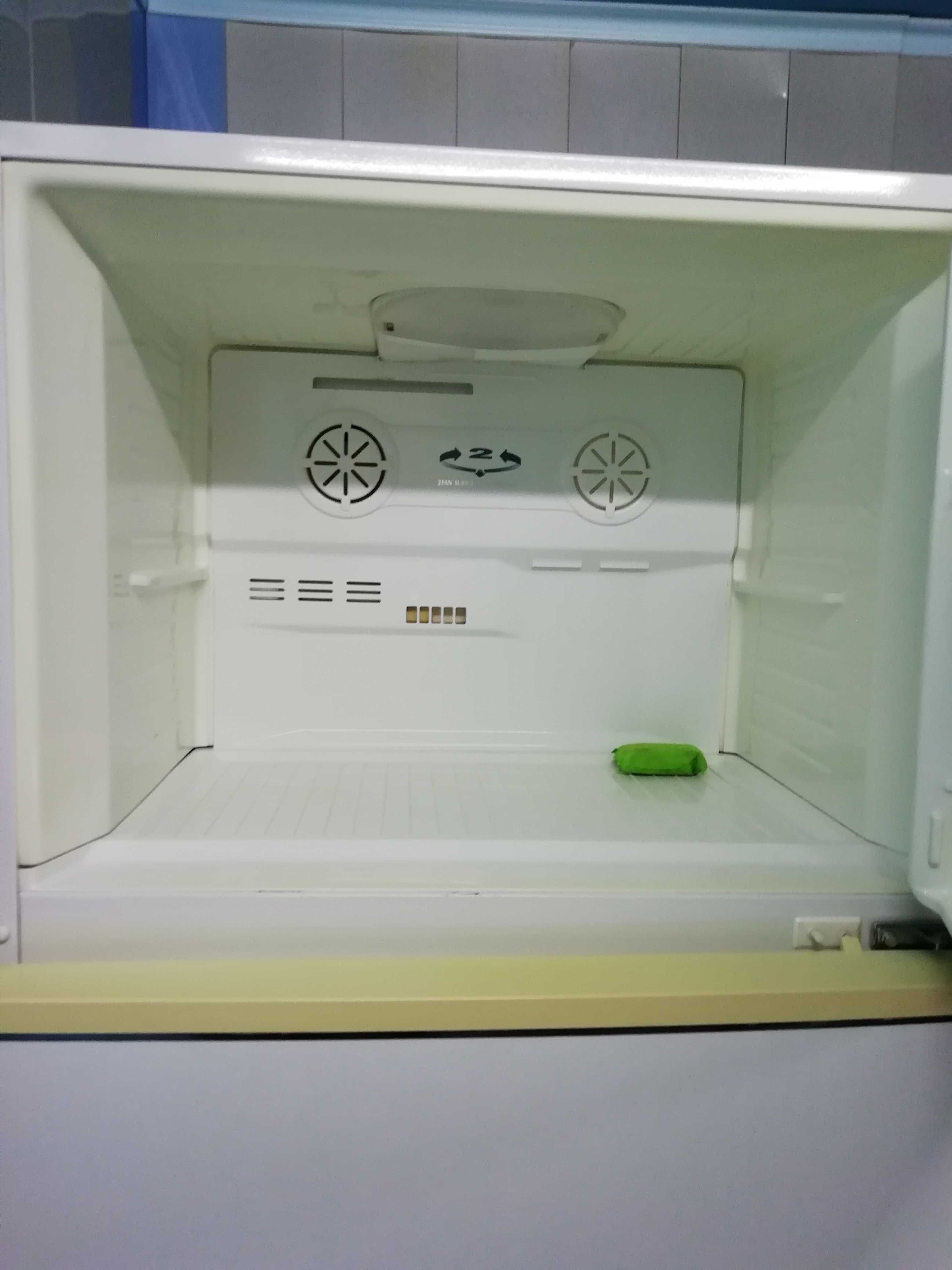 Холодильник б/у DAEW00