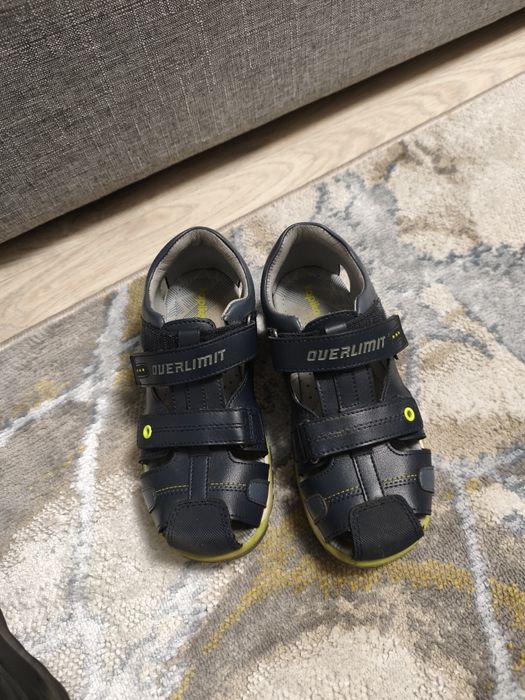 Продам сандали для мальчика