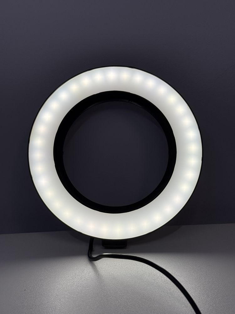 Малък LED ринг – Компактно осветление за видео и снимки