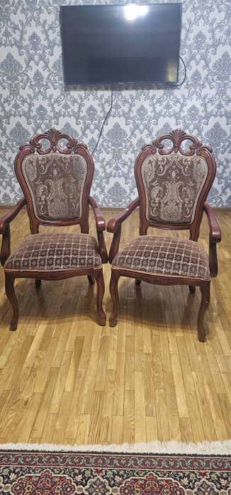 Продам Стол и стулья