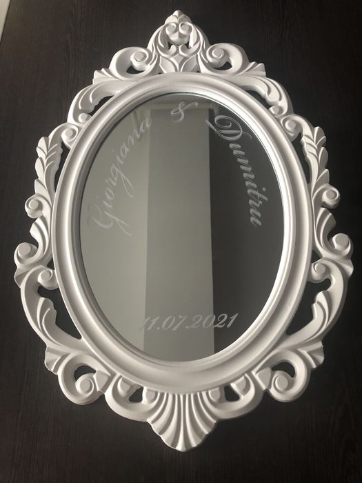 Oglinda de mireasa gravata cu numele mirilor si data evenimentului