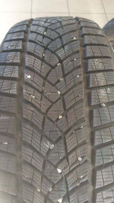 Anvelope de Iarnă Goodyear, 245 45 20, 8 mm, 2024, aproape NOI!
