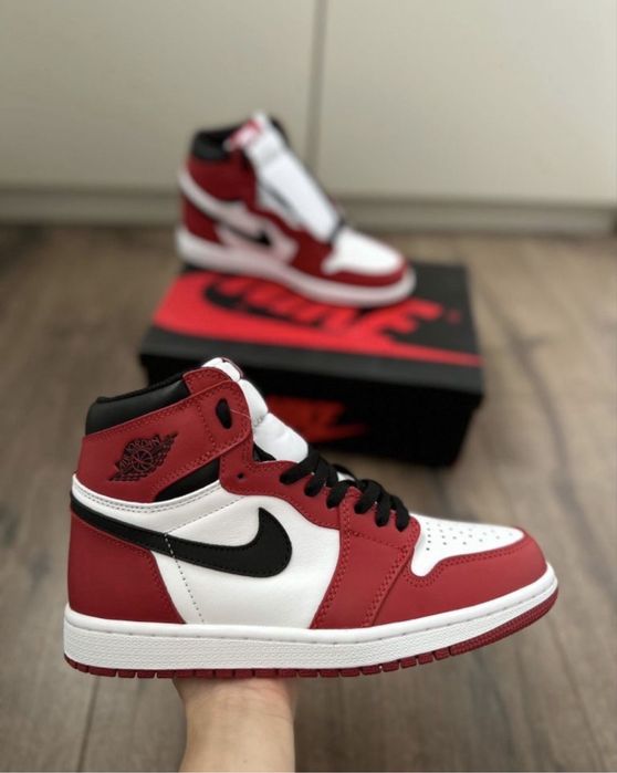 Jordan 1 Noi cu eticheta