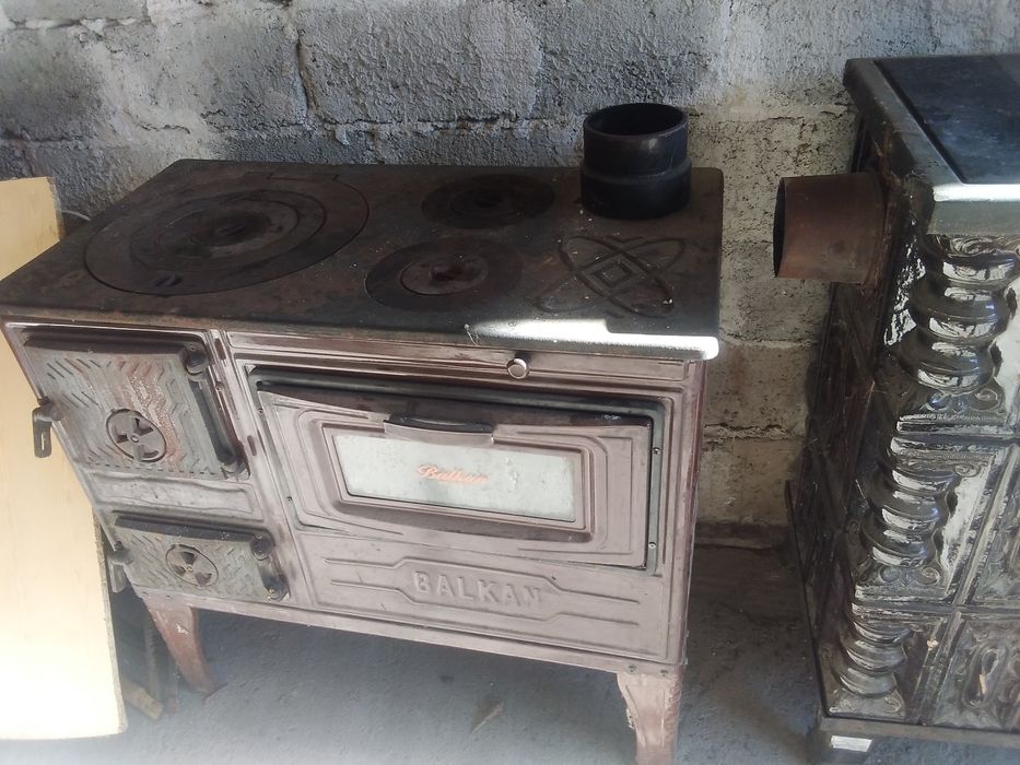 Vând cuptor pe lemne