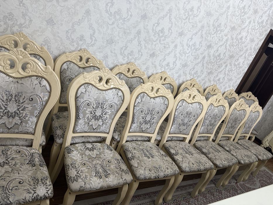 Стуля белые деревянные 14 шт