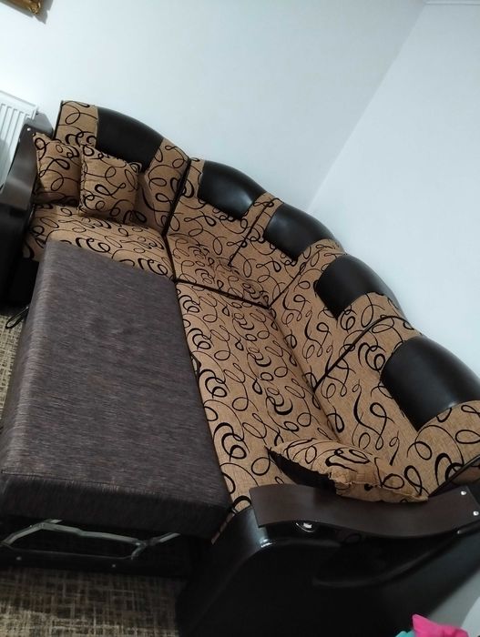 Vând canapea extensibilă în stare bună de funcționare