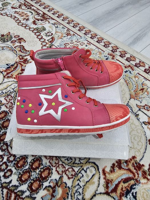 Продаю новый детский ботинки 5000