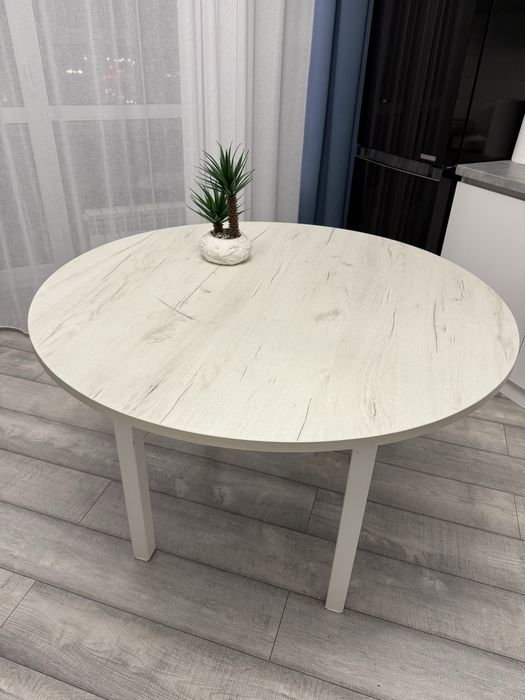 Продам кухонный круглый стол в отличном состоянии