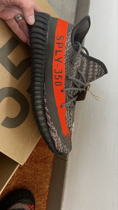 Adidas yezzy 350 v2 carbon beluga