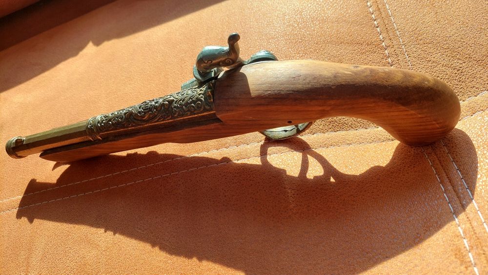Pistol medieval vintage