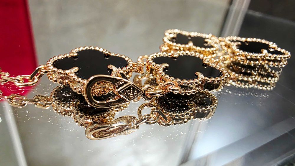Van Cleef & Arpels VCA Rose Black Onyx Vintage Alhambra Дамска Гривна
