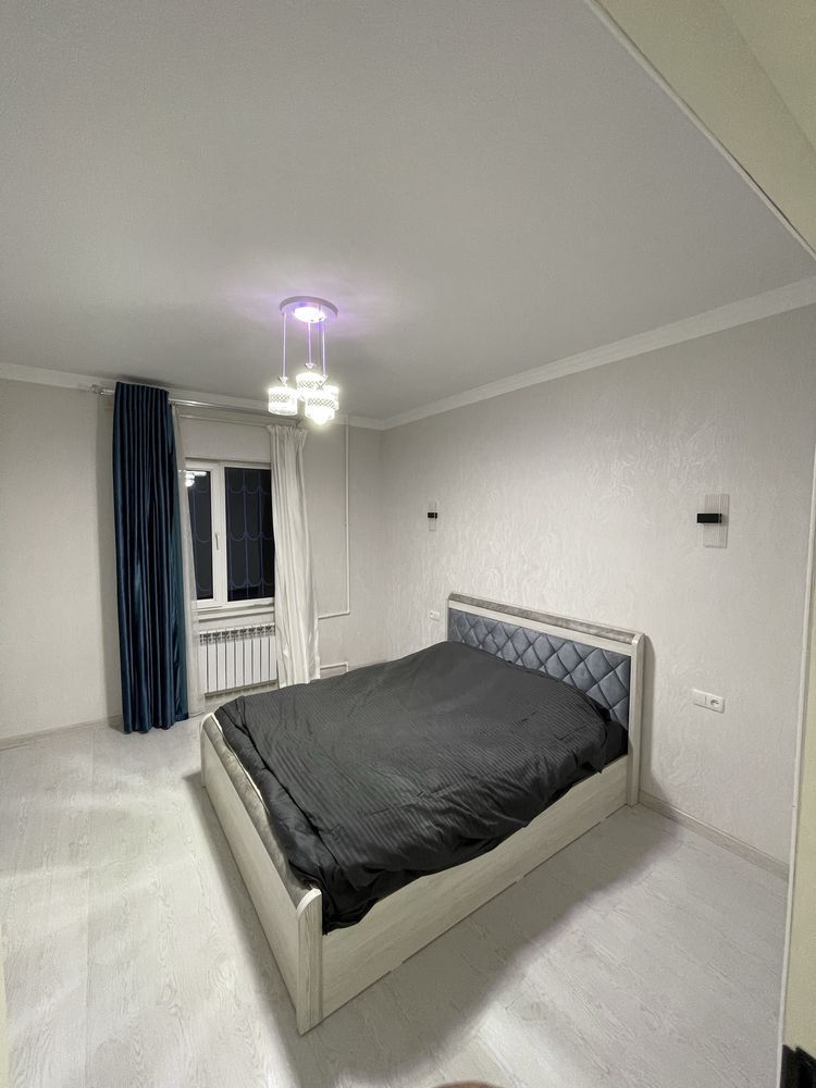 Srochna Qibrayda 2 xona yengi remont kvartira arendaga topshiriladi.