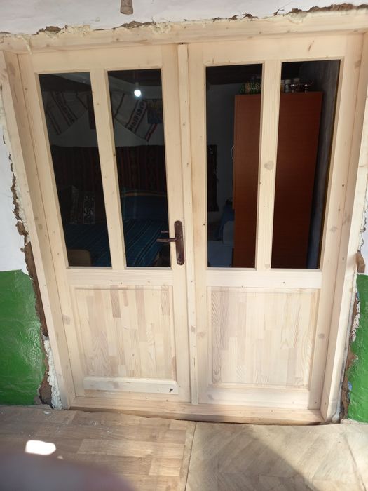 Usi, ferestre de lemn