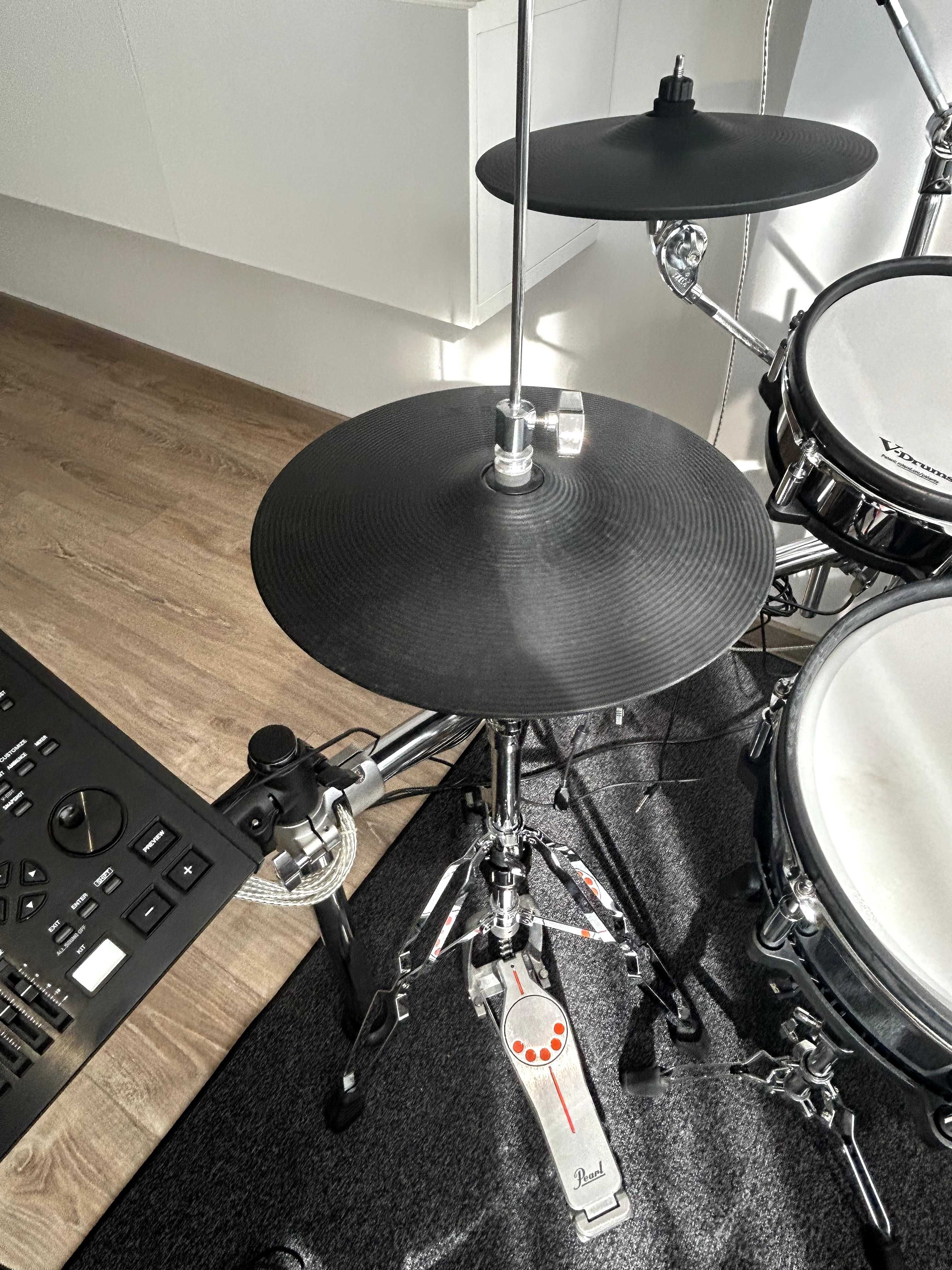 Продавам ROLAND 50X KV2