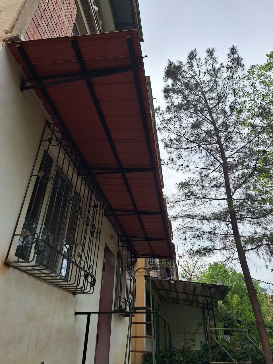 Установка козырьков