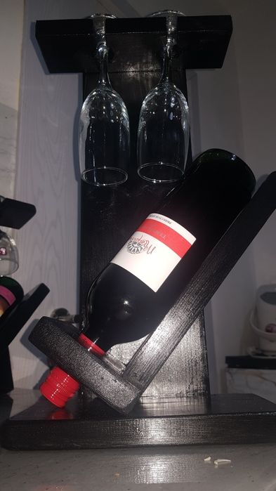 Стойка за вино от масив