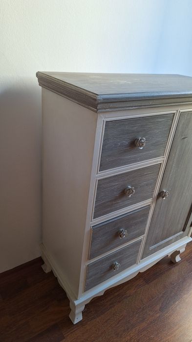 Уникален шкаф скрин