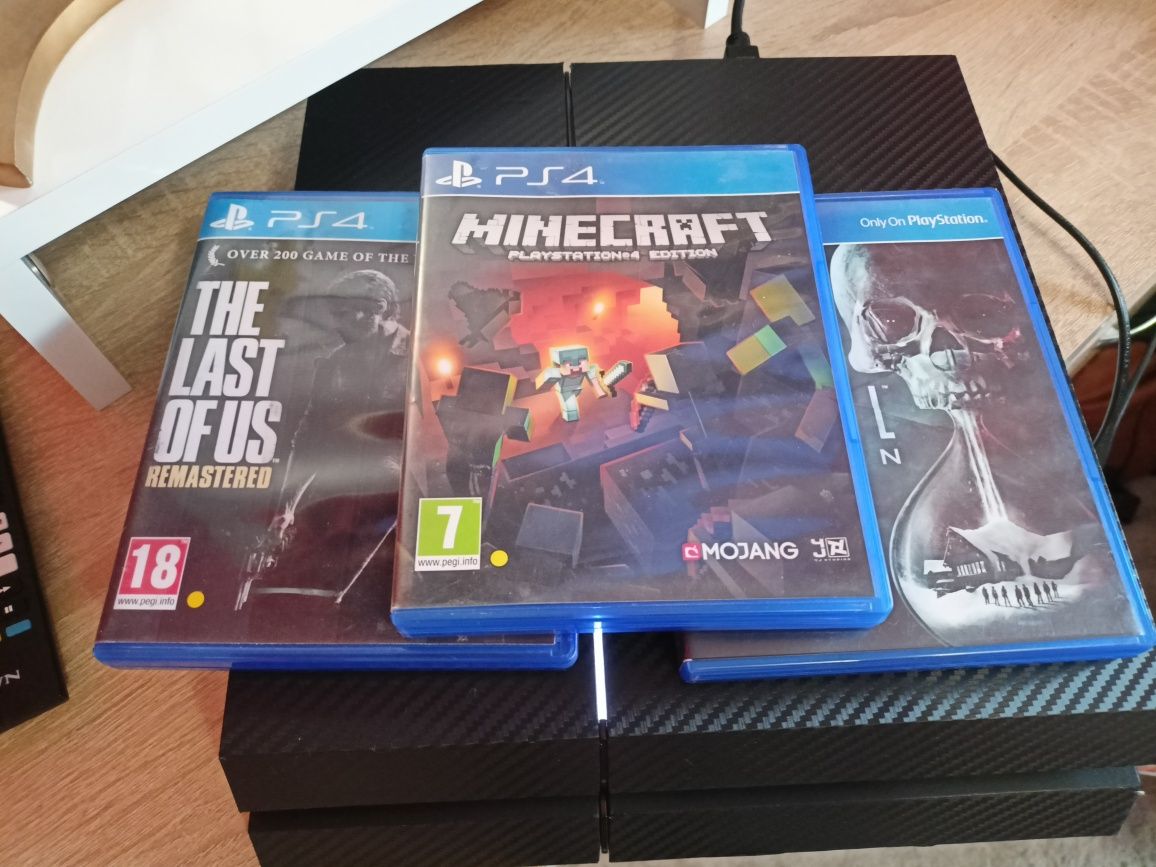 Sony playstation 4 на 1 tb пълен комплект плюс 3 игри