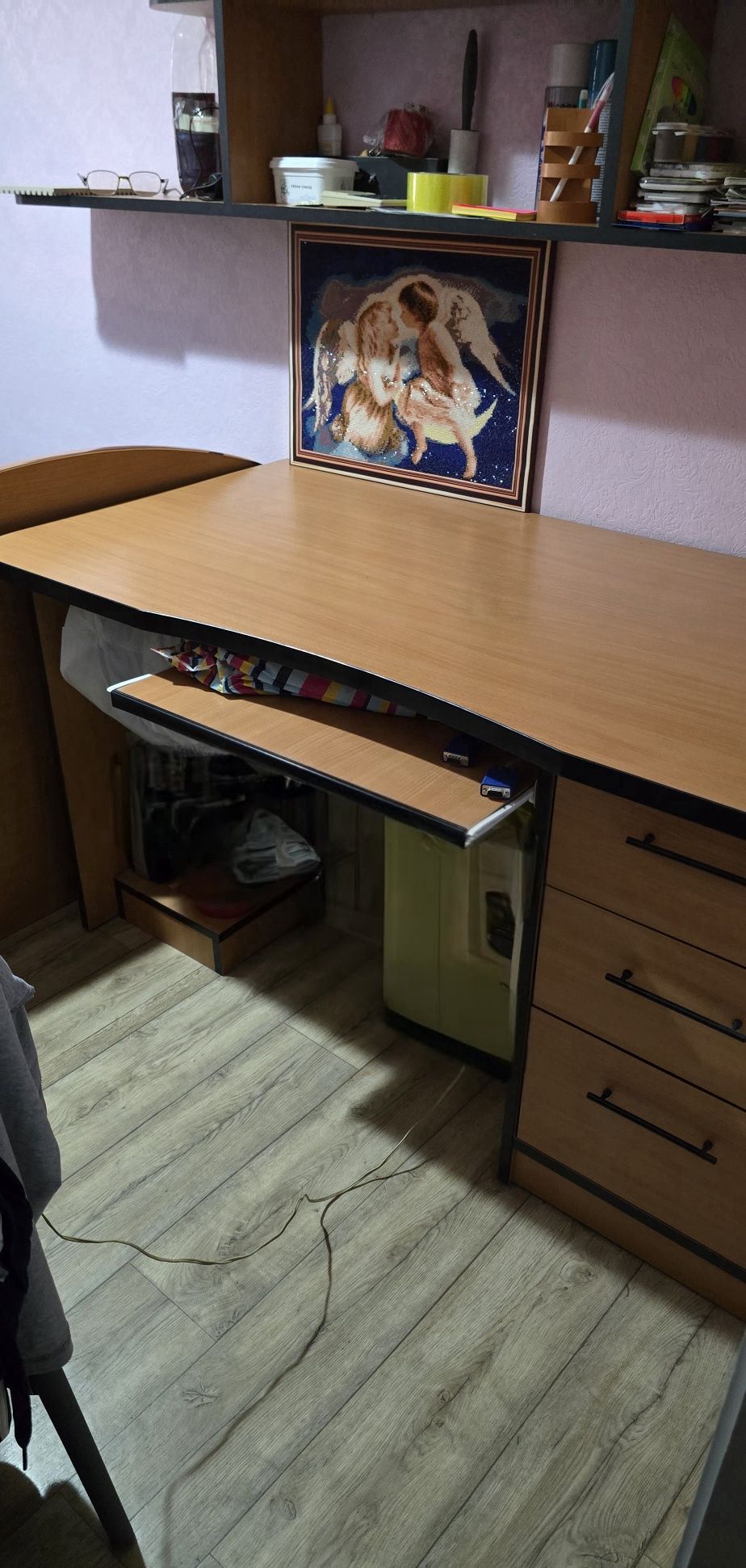стол письменный с полками