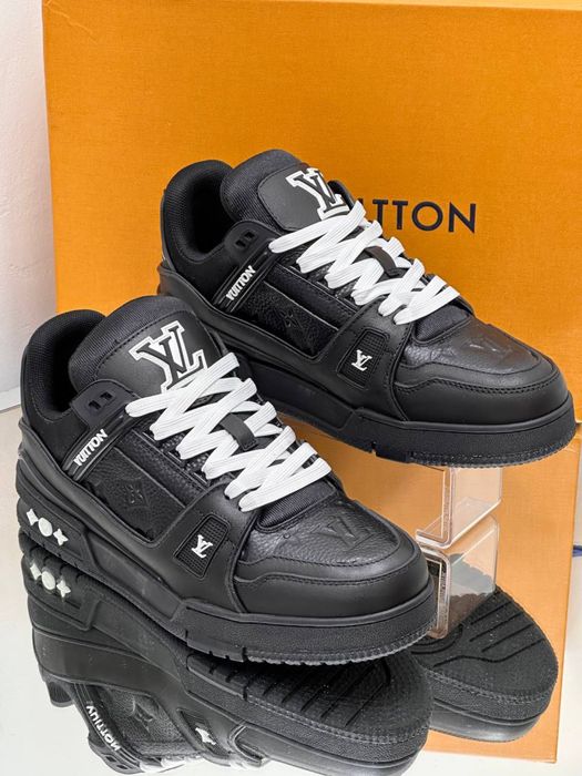 Adidasi Louis Vuitton