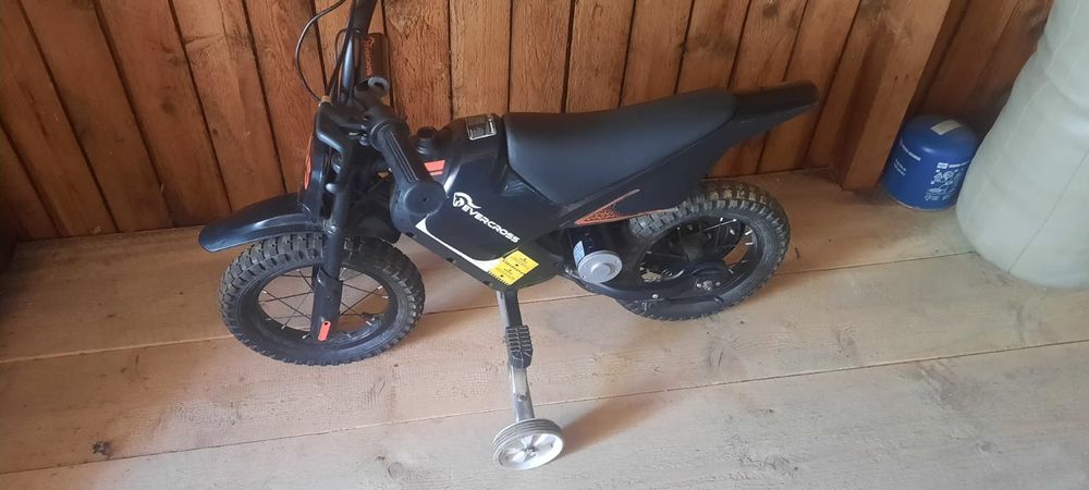 Vând motocicleta electrica copii