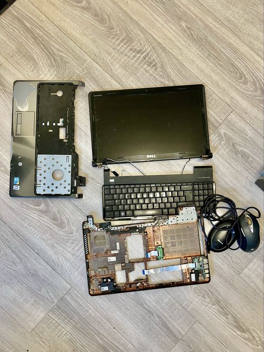 Стари компютър и компютърни части