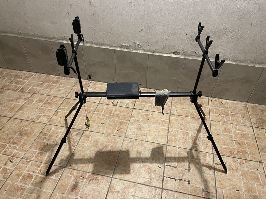 Vând Rod Pod Caperlan pentru 3 lansete + 2 avertizori Xtrem 100
