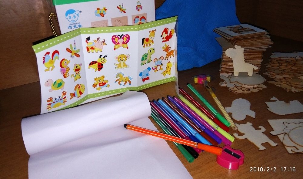 Детски комплект за рисуване с много формички от дърво + флумастри с кн