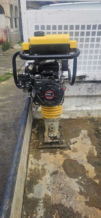 Miniexcavator de inchiriat