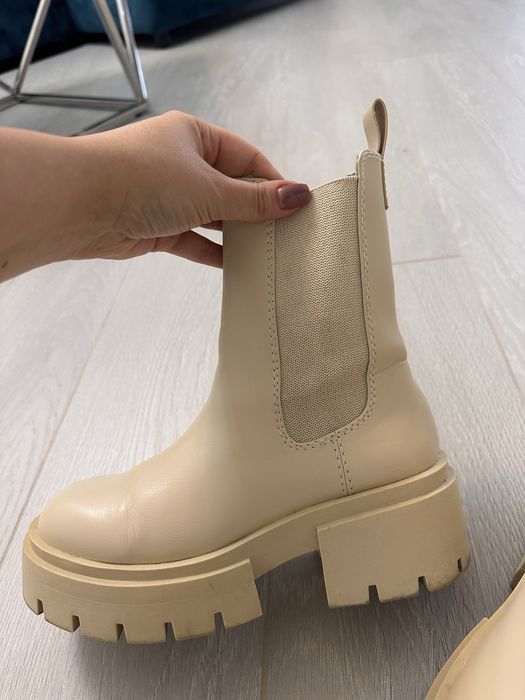 Ghete H&M culoare crem