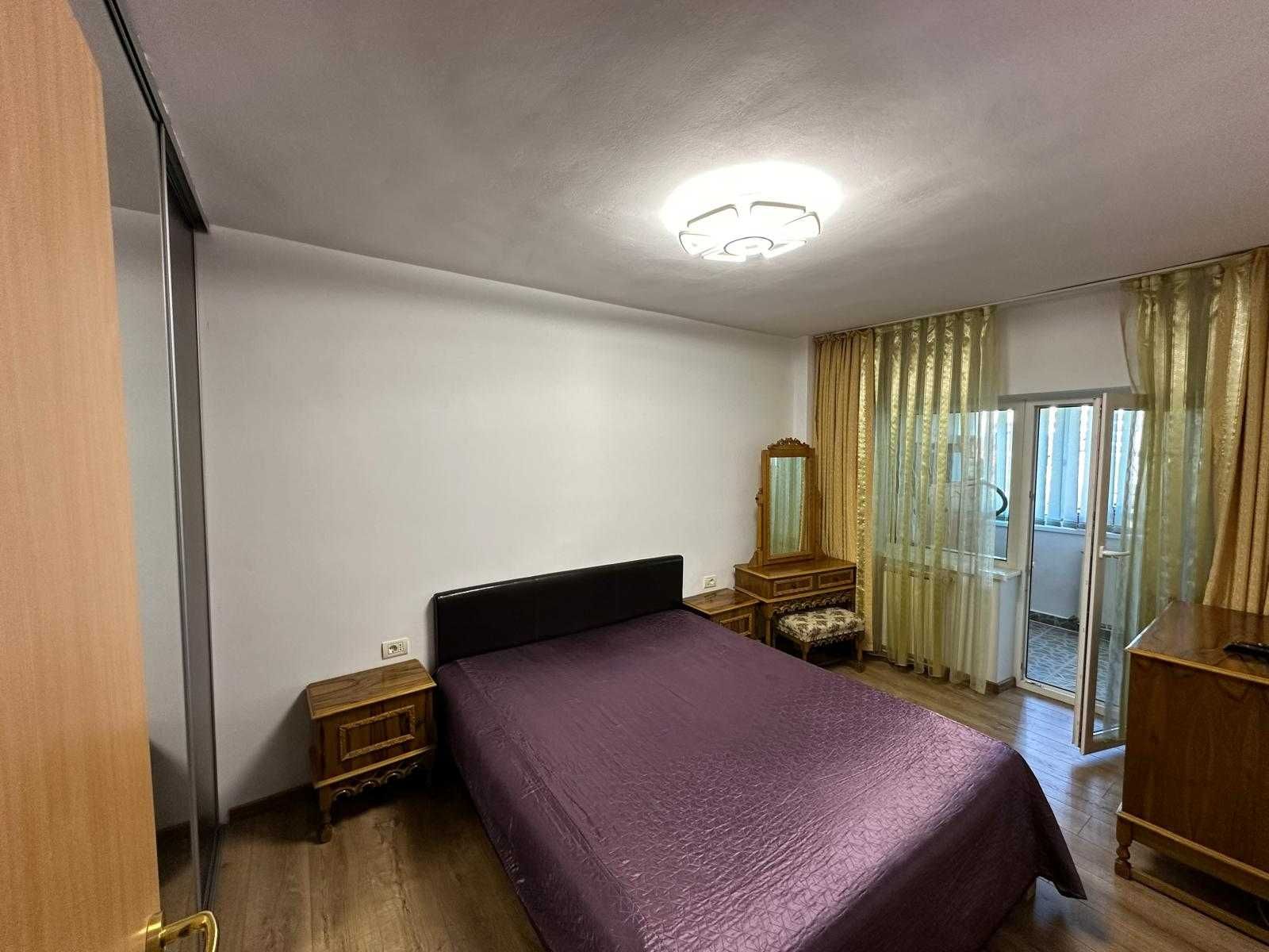 Vând apartament cu 3 camere, 90 mp, zona FSEGA, IULIUS MALL